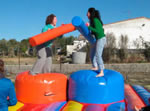Venta de castillo hinchable gladiadores para verano en Madrid
